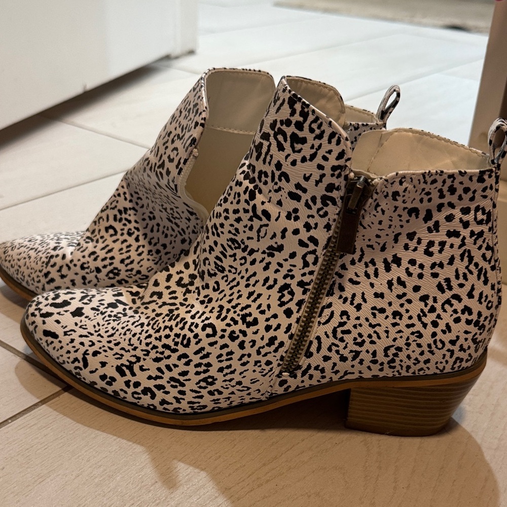 Stylish Leopard Print Ankle Booties